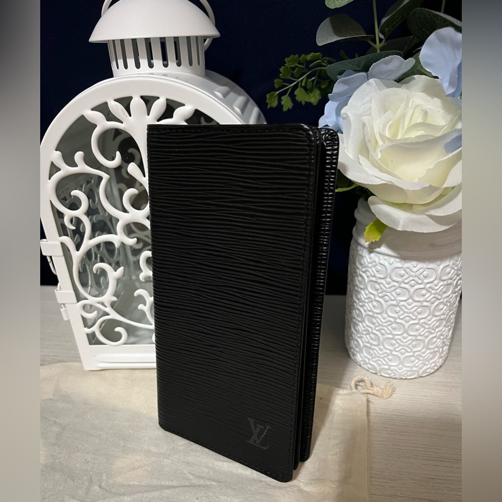 Louis Vuitton Elegant Black Epi Leather Wallet